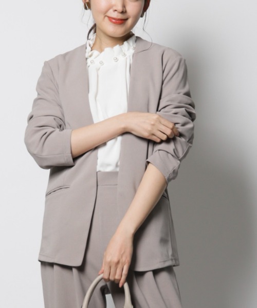 INTERPLANET（インタープラネット）の「【ＷＥＢ限定】【３点セット】カットジョーゼットカラーレスジャケット＋テーパードパンツ＋ブラウス（セットアップ・レディース・ライトグレー/ブラック/ネイビー・FREE）」の21枚目の写真