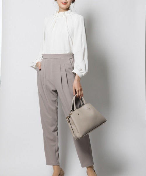 INTERPLANET（インタープラネット）の「【ＷＥＢ限定】【３点セット】カットジョーゼットカラーレスジャケット＋テーパードパンツ＋ブラウス（セットアップ・レディース・ライトグレー/ブラック/ネイビー・FREE）」の16枚目の写真