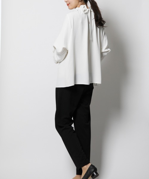 INTERPLANET（インタープラネット）の「【ＷＥＢ限定】【３点セット】カットジョーゼットカラーレスジャケット＋テーパードパンツ＋ブラウス（セットアップ・レディース・ライトグレー/ブラック/ネイビー・FREE）」の9枚目の写真