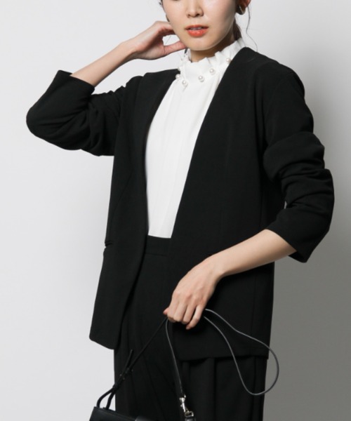 INTERPLANET（インタープラネット）の「【ＷＥＢ限定】【３点セット】カットジョーゼットカラーレスジャケット＋テーパードパンツ＋ブラウス（セットアップ・レディース・ライトグレー/ブラック/ネイビー・FREE）」の11枚目の写真
