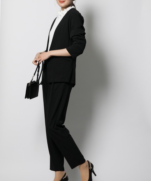 INTERPLANET（インタープラネット）の「【ＷＥＢ限定】【３点セット】カットジョーゼットカラーレスジャケット＋テーパードパンツ＋ブラウス（セットアップ・レディース・ライトグレー/ブラック/ネイビー・FREE）」の12枚目の写真