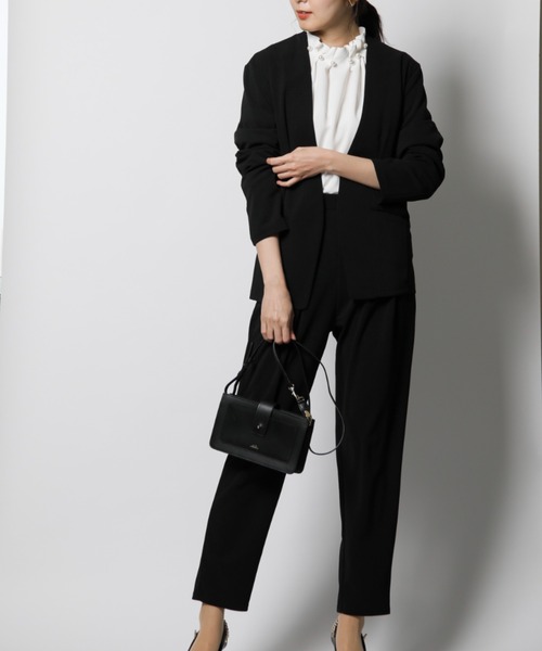 INTERPLANET（インタープラネット）の「【ＷＥＢ限定】【３点セット】カットジョーゼットカラーレスジャケット＋テーパードパンツ＋ブラウス（セットアップ・レディース・ライトグレー/ブラック/ネイビー・FREE）」の6枚目の写真