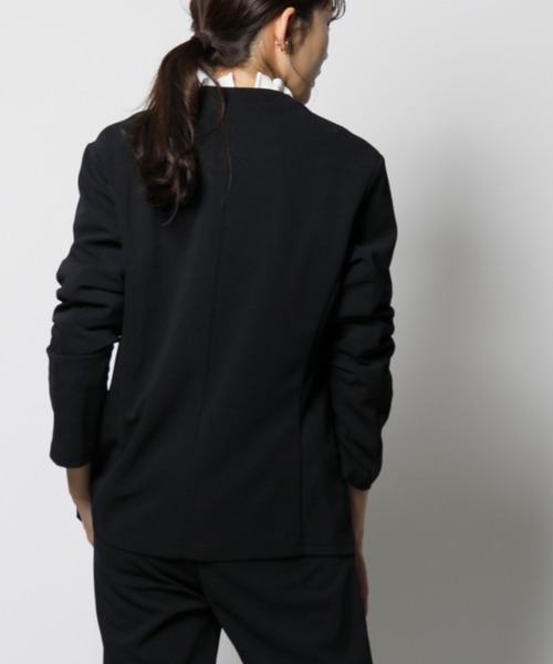 INTERPLANET（インタープラネット）の「【ＷＥＢ限定】【３点セット】カットジョーゼットカラーレスジャケット＋テーパードパンツ＋ブラウス（セットアップ・レディース・ライトグレー/ブラック/ネイビー・FREE）」の18枚目の写真