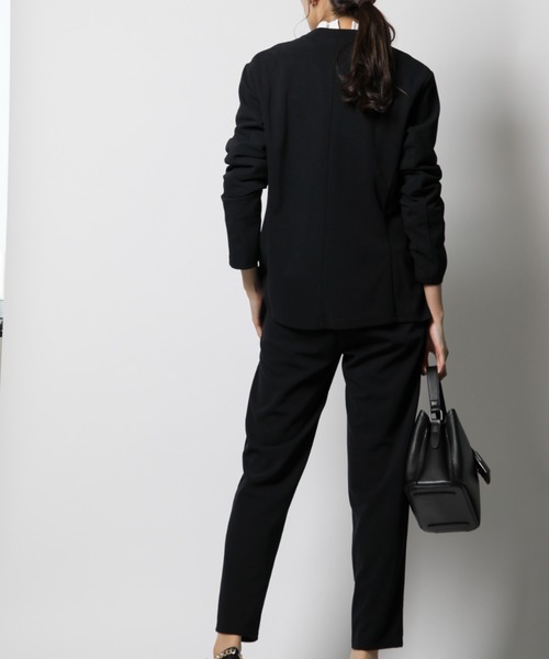 INTERPLANET（インタープラネット）の「【ＷＥＢ限定】【３点セット】カットジョーゼットカラーレスジャケット＋テーパードパンツ＋ブラウス（セットアップ・レディース・ライトグレー/ブラック/ネイビー・FREE）」の19枚目の写真