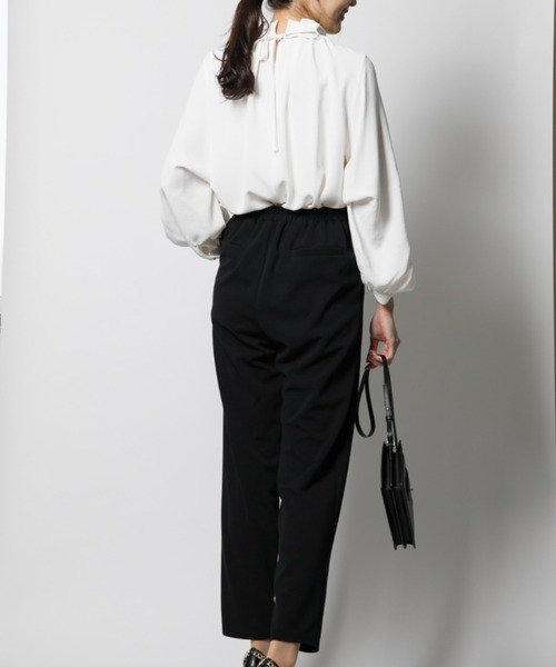 INTERPLANET（インタープラネット）の「【ＷＥＢ限定】【３点セット】カットジョーゼットカラーレスジャケット＋テーパードパンツ＋ブラウス（セットアップ・レディース・ライトグレー/ブラック/ネイビー・FREE）」の8枚目の写真