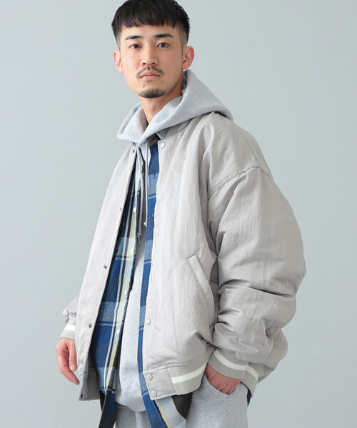 BEAMS（ビームス）の「BEAMS / ナイロンサテン アワード ジャケット（スタジャン・メンズ・ネイビー/グレー・S/M/L）」の4枚目の写真