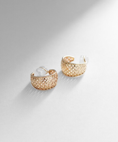 COCOSHNIK(ココシュニック)の「K10メッシュフープ イヤリング(イヤーカフ・レディース・ホワイト系その他7・00)」の2枚目の写真