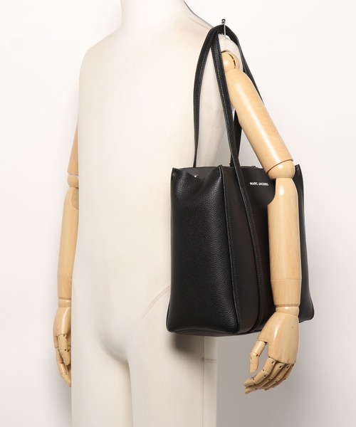 MARC JACOBS(マークジェイコブス)の「THE SHOPPER TOTE BAG/ザ ショッパー トート バッグ(トートバッグ・レディース・ブラック・ONE SIZE)」の7枚目の写真