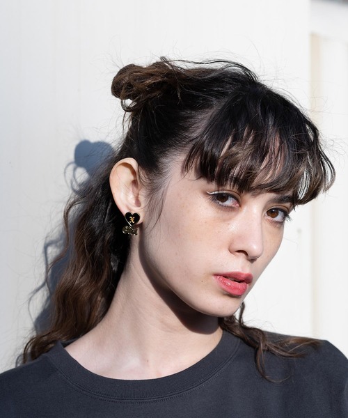 X-girl(エックスガール)の「X-girl HEART EARRINGS(ピアス(両耳用)・レディース・ブラック/レッド・ONE SIZE)」の7枚目の写真