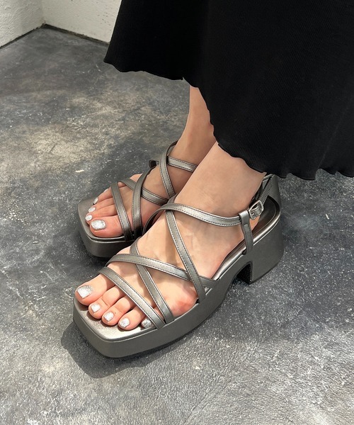 apres jour mignon（アプレジュールミニョン）の「厚底ナローサンダル【ZOZOTOWN限定アイテム】（サンダル・レディース・アイボリー/その他/ブラック・MEDIUM/SMALL/LARGE）」の8枚目の写真