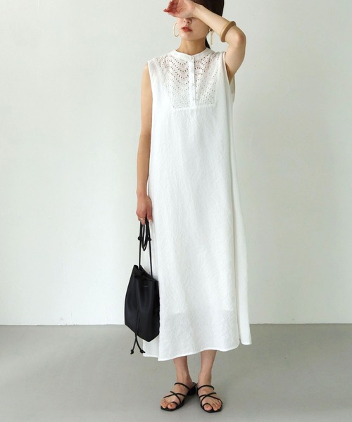 HER CLOSET（ハークローゼット）の「【shemoshelly】WEB限定 前後2wayカットレース切り替えノースリーブシャツワンピース ペチコート付き（ワンピース・レディース・ブラック/オフホワイト・M）」の2枚目の写真