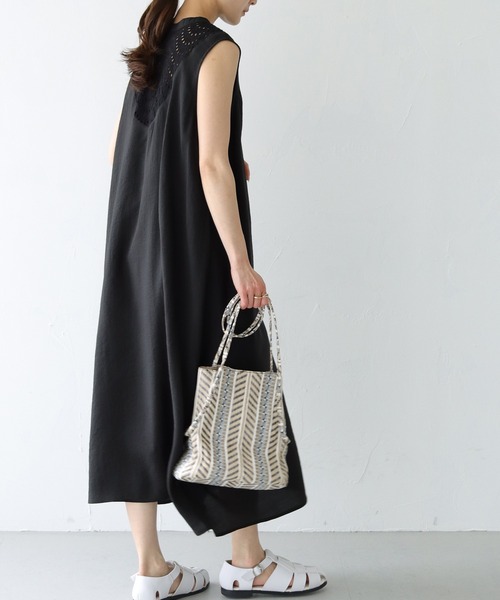 HER CLOSET（ハークローゼット）の「【shemoshelly】WEB限定 前後2wayカットレース切り替えノースリーブシャツワンピース ペチコート付き（ワンピース・レディース・ブラック/オフホワイト・M）」の5枚目の写真