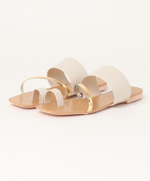 Te chichi TERRASSE（テチチテラス）の「サムリングフラットサンダル（サンダル・レディース・オフホワイト/ブラウン/ブラック・MEDIUM/LARGE）」の2枚目の写真