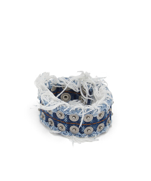 DIESEL（ディーゼル）の「メンズ ダメージデニム リベット ブレスレット（ブレスレット・メンズ・ブラック/インディゴブルー・UNI）」の3枚目の写真