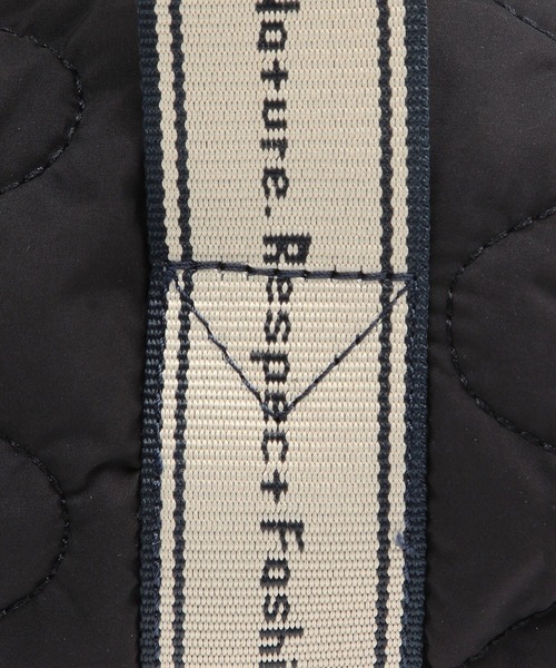 BAYFLOW(ベイフロー)の「ロゴテープキルティングドラム(ハンドバッグ・レディース・オレンジ/ブラック/ベージュ・FREE)」の4枚目の写真