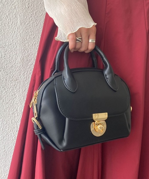 archives（アルシーヴ）の「金具ラウンドボストンバッグ（ボストンバッグ・レディース・ブラック/ブラウン/アイボリー・FREE）」の3枚目の写真