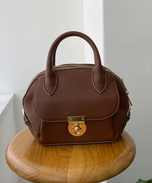 archives（アルシーヴ）の「金具ラウンドボストンバッグ（ボストンバッグ・レディース・ブラック/ブラウン/アイボリー・FREE）」の4枚目の写真