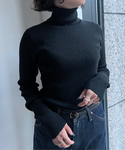 Chez toi(シェトワ)の「ウール混ラメタートルニット(ニット/セーター・レディース・アイボリー/ブラック/グレイッシュベージュ・FREE)」の2枚目の写真