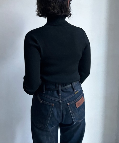 Chez toi(シェトワ)の「ウール混ラメタートルニット(ニット/セーター・レディース・アイボリー/ブラック/グレイッシュベージュ・FREE)」の17枚目の写真
