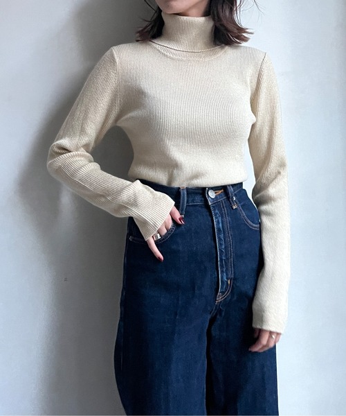 Chez toi(シェトワ)の「ウール混ラメタートルニット(ニット/セーター・レディース・アイボリー/ブラック/グレイッシュベージュ・FREE)」の19枚目の写真