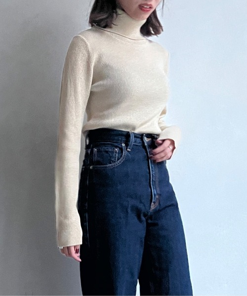 Chez toi(シェトワ)の「ウール混ラメタートルニット(ニット/セーター・レディース・アイボリー/ブラック/グレイッシュベージュ・FREE)」の20枚目の写真