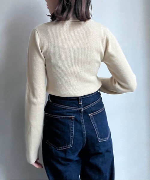 Chez toi(シェトワ)の「ウール混ラメタートルニット(ニット/セーター・レディース・アイボリー/ブラック/グレイッシュベージュ・FREE)」の22枚目の写真