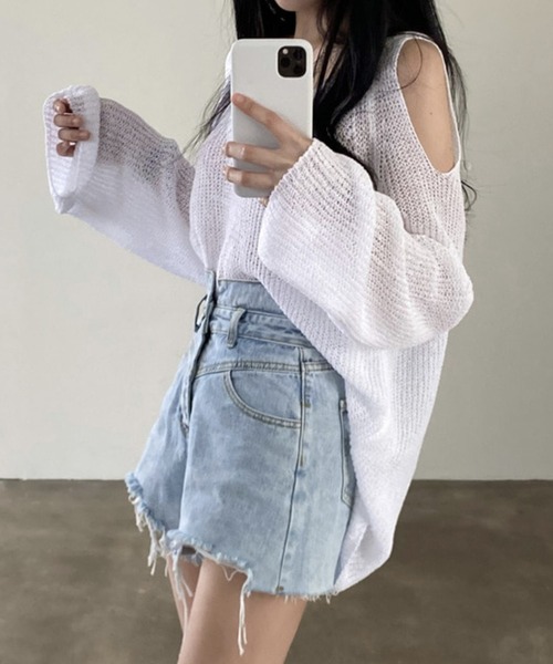 Jewelobe(ジュエローブ)の「カットアウトVネックシアーニット(ニット/セーター・レディース・ブラック/ベージュ/オフホワイト・FREE)」の10枚目の写真