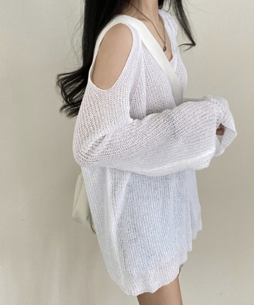 Jewelobe(ジュエローブ)の「カットアウトVネックシアーニット(ニット/セーター・レディース・ブラック/ベージュ/オフホワイト・FREE)」の15枚目の写真