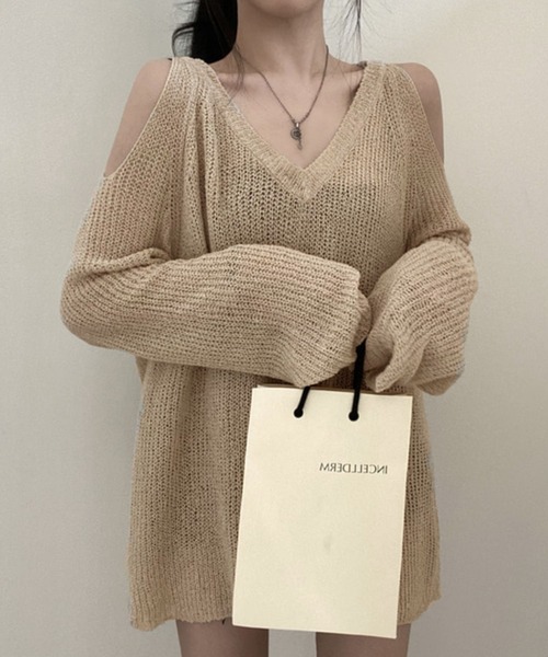 Jewelobe(ジュエローブ)の「カットアウトVネックシアーニット(ニット/セーター・レディース・ブラック/ベージュ/オフホワイト・FREE)」の11枚目の写真