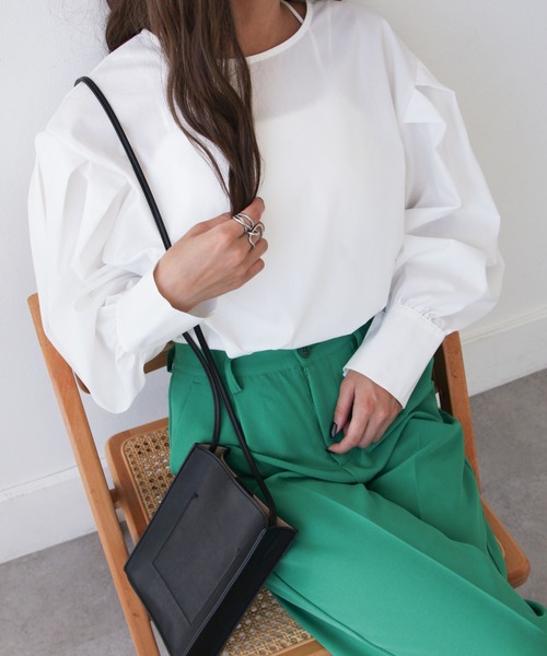 Chillfar（チルファー）の「前後2WAYボリューム袖ブラウス（シャツ/ブラウス・レディース・ホワイト/グレイッシュベージュ/カーキ系・FREE）」の2枚目の写真