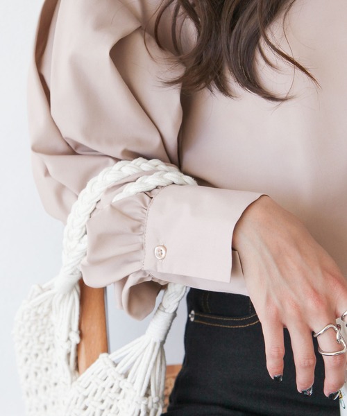 Chillfar（チルファー）の「前後2WAYボリューム袖ブラウス（シャツ/ブラウス・レディース・ホワイト/グレイッシュベージュ/カーキ系・FREE）」の18枚目の写真