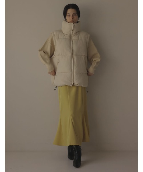 Re:EDIT（リエディ）の「[2022A/W COLLECTION]ビッグシルエットファイバーダウンベスト（ダウンベスト・レディース・ブラック/ベージュ/ブルー/アイボリー/ライトカーキ・MEDIUM/LARGE）」の10枚目の写真