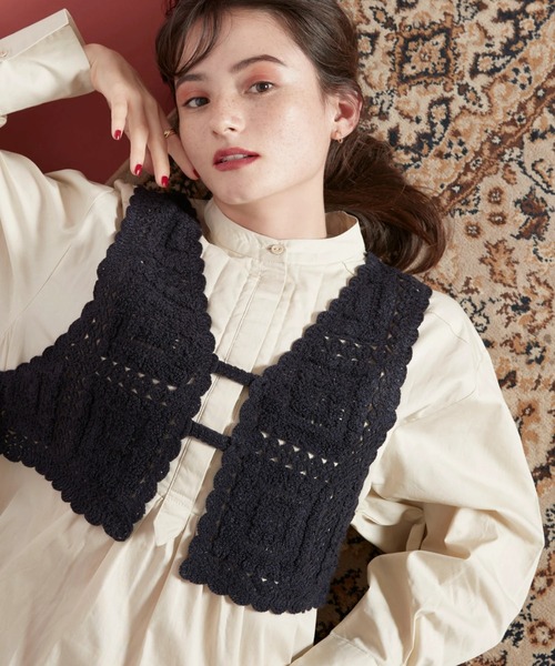 KBF（ケイビーエフ）の「KBF かぎ針風レースベスト（ベスト・レディース・ネイビー/アイボリー・FREE）」の2枚目の写真