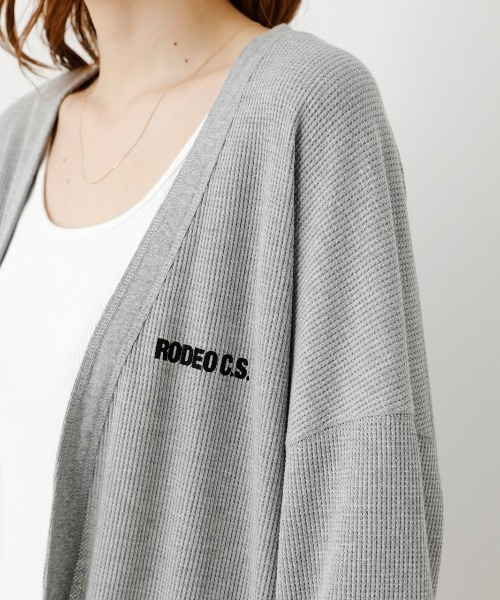 RODEO CROWNS WIDE BOWL(ロデオクラウンズワイドボウル)の「バックロゴワッフルトッパーカーディガン(カーディガン/ボレロ・レディース・ブラウン/杢グレー/ブラック・FREE)」の7枚目の写真