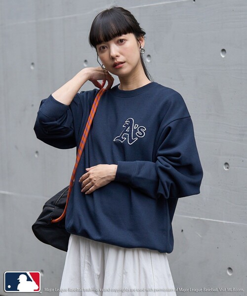 FREAK'S STORE（フリークスストア）の「MLB × FREAK'S STORE/エムエルビー/メジャーリーグベースボール MLB アスレチックス裏毛クルーネックスウェット（スウェット・レディース・ブラック/ネイビー/グレー/ナチュラル・ﾌﾘ-）」の6枚目の写真