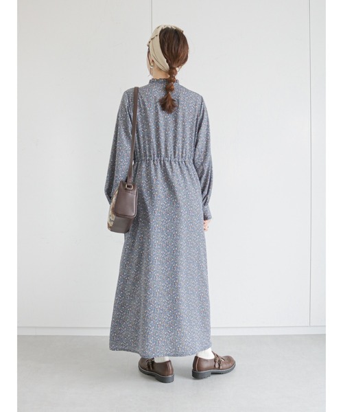 ehka sopo(エヘカソポ)の「花柄スタンドフリルワンピース(ワンピース・レディース・ブラック/ブラウン/ブルー・フリ-)」の5枚目の写真