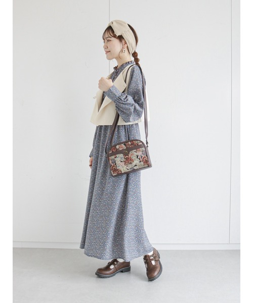 ehka sopo(エヘカソポ)の「花柄スタンドフリルワンピース(ワンピース・レディース・ブラック/ブラウン/ブルー・フリ-)」の7枚目の写真