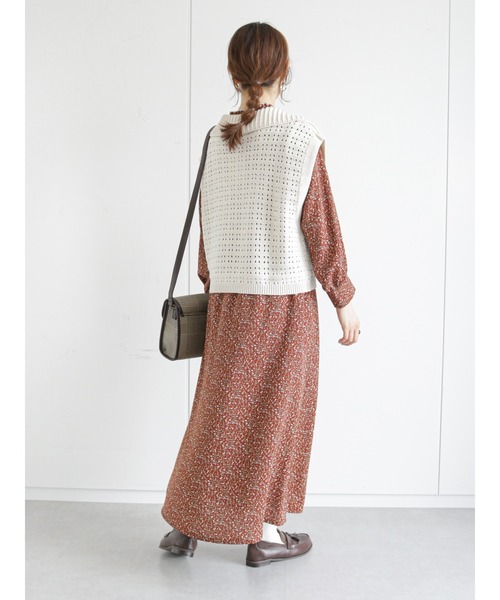 ehka sopo(エヘカソポ)の「花柄スタンドフリルワンピース(ワンピース・レディース・ブラック/ブラウン/ブルー・フリ-)」の12枚目の写真