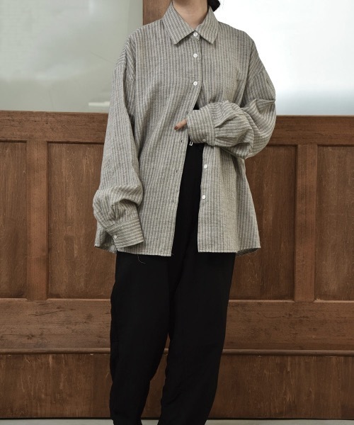 lawgy(ラウジー)の「double stripe shirt(シャツ/ブラウス・レディース・ベージュ/ブラック系その他・FREE)」の1枚目の写真