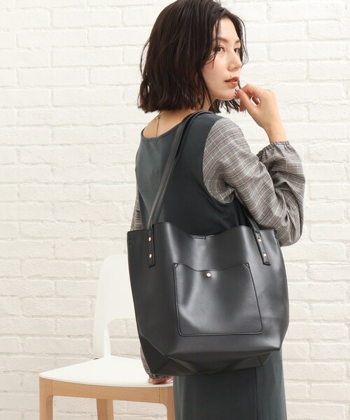 SHOO・LA・RUE（シューラルー）の「◆持ち手が大きめで使い易い！サイド ハンドル トートバッグ（トートバッグ・レディース・ブラック/サンドベージュ/ピンク系・00）」の2枚目の写真