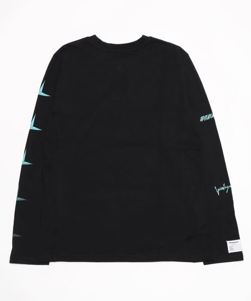 1piu1uguale3 RELAX（ウノピュウノウグァーレトレリラックス）の「袖プリント ロゴ クルーネック 長袖 Tシャツ（Tシャツ/カットソー・メンズ・ブラック/ホワイト・S/M/L/XL/2XL）」の3枚目の写真