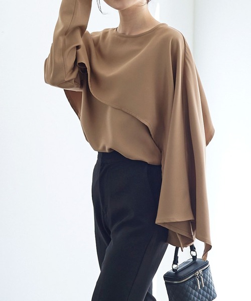 KOBE LETTUCE（コウベレタス）の「アシンメトリーフレアトップス（Tシャツ/カットソー・レディース・ベージュ/オフホワイト/ブラック・FREE）」の3枚目の写真