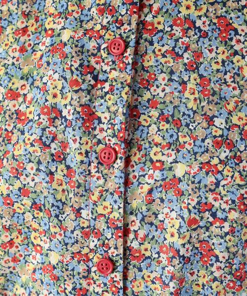 To b. by agnes b.(トゥービーバイアニエスベー)の「WT62 DRESS ブルーミングフラワードレス(シャツワンピース・レディース・レッド・38/40/36)」の3枚目の写真