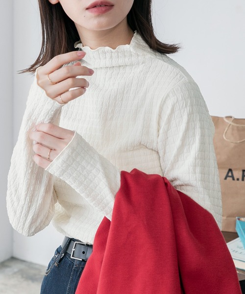 BONLECILL(ボンルシール)の「ぽこぽこふくれジャガード ハイネック メローインナープルオーバー(Tシャツ/カットソー・レディース・アイボリー/ブラック・FREE)」の1枚目の写真