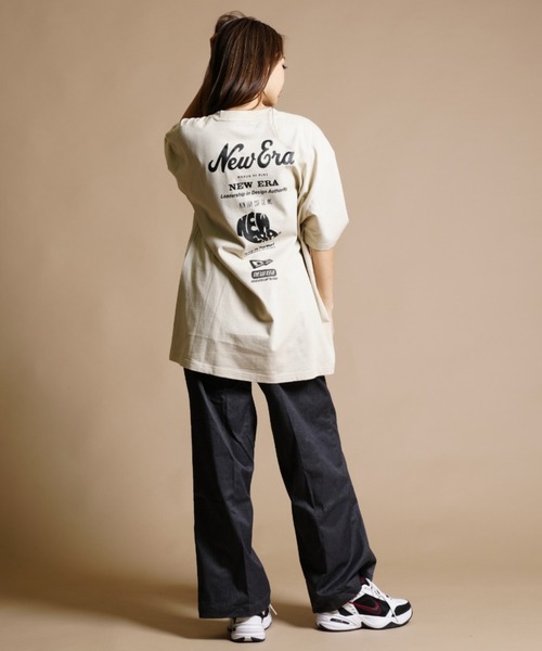NEW ERA(ニューエラ)の「【ムラサキスポーツ限定】NEW ERA/ニューエラ ビッグシルエット/オーバーサイズ/バックプリントロゴTシャツ 13732629/13732630/13732631(Tシャツ/カットソー・レディース・ホワイト/ブラック/ベージュ・XL/XXL/M/L/S)」の8枚目の写真
