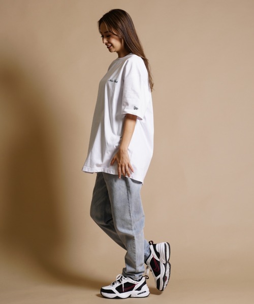 NEW ERA(ニューエラ)の「【ムラサキスポーツ限定】NEW ERA/ニューエラ ビッグシルエット/オーバーサイズ/バックプリントロゴTシャツ 13732629/13732630/13732631(Tシャツ/カットソー・レディース・ホワイト/ブラック/ベージュ・XL/XXL/M/L/S)」の13枚目の写真