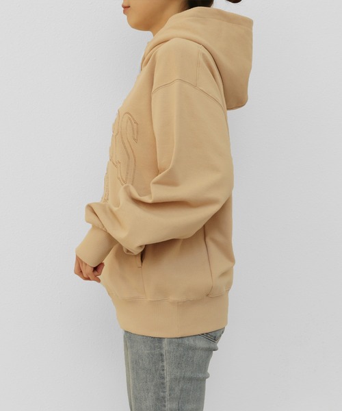 andme（アンドミー）の「裏毛カレッジエンブロイダリーロゴ長袖スウェットパーカー（パーカー・レディース・ホワイト/ブラック/ベージュ/グレー/オートミール・M/L）」の8枚目の写真