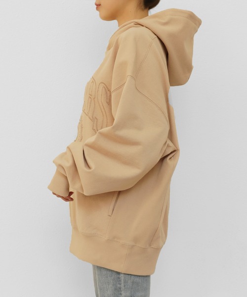 andme（アンドミー）の「裏毛カレッジエンブロイダリーロゴ長袖スウェットパーカー（パーカー・レディース・ホワイト/ブラック/ベージュ/グレー/オートミール・M/L）」の11枚目の写真