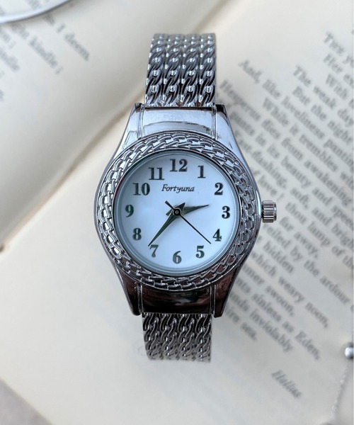 Three Four Time(スリーフォータイム)の「チェーン風バングルウォッチ / 時計(アナログ腕時計・レディース・シルバー/ゴールド・FREE)」の1枚目の写真