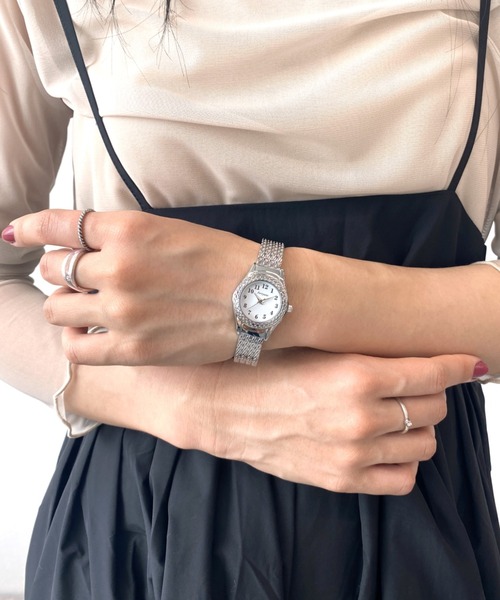 Three Four Time(スリーフォータイム)の「チェーン風バングルウォッチ / 時計(アナログ腕時計・レディース・シルバー/ゴールド・FREE)」の15枚目の写真